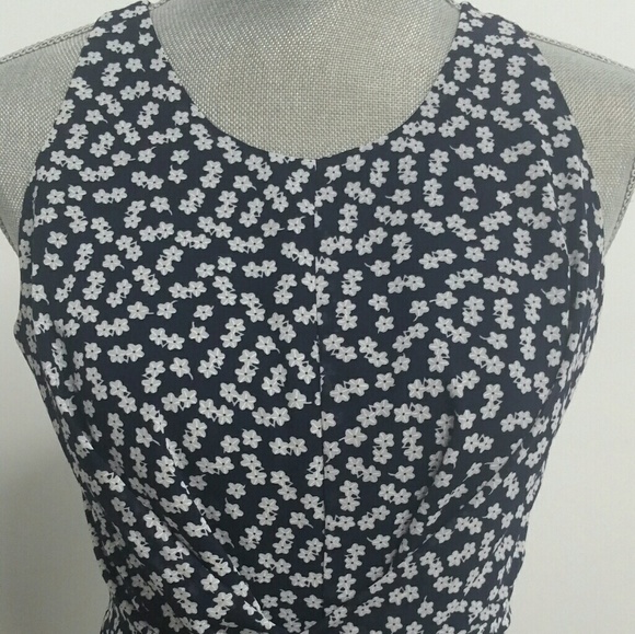 High neck sleeveless floral dress - Picture 6 of 8